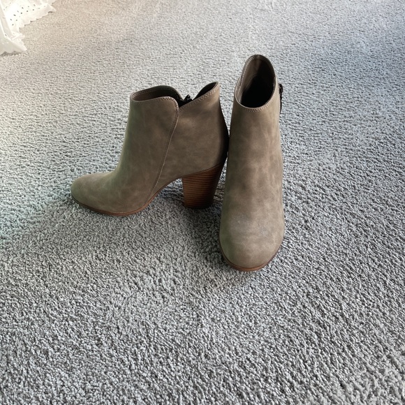 Shoes - Never worn brown/tan booties